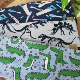 Další klučičí vzory - dinosauři, nářadí, krokodýlci. Čelenky šiji z bavlněného úpletu s podílem elastanu jsou tedy velmi...